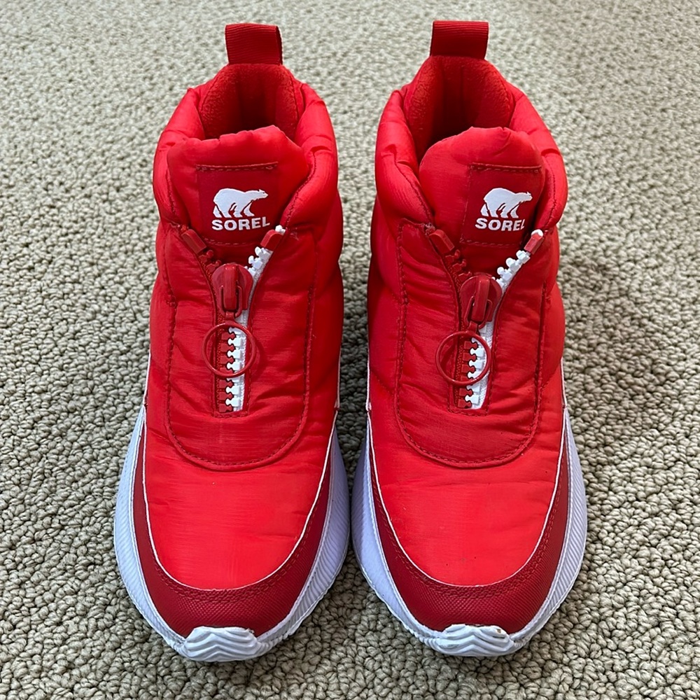 BRAND NEW-without tag, red sorel boots